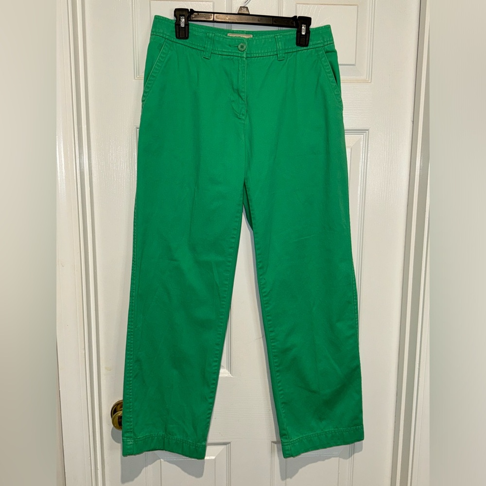 L. L. Bean Green Favorite Fit Straight Leg Pants. Size 8